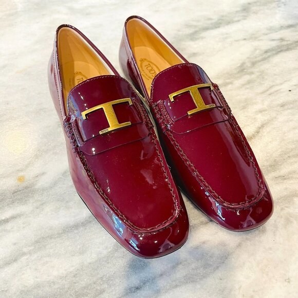 Tod's XW20C0CX50OW0R821 Maroon Patent Leather loafer shoe with T brass, size 40 - Picture 1 of 15
